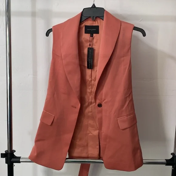 Banana Republic 2-Piece Coral Vest & Pleated Shorts Set Size 4 Top M Bottom - Picture 2 of 13